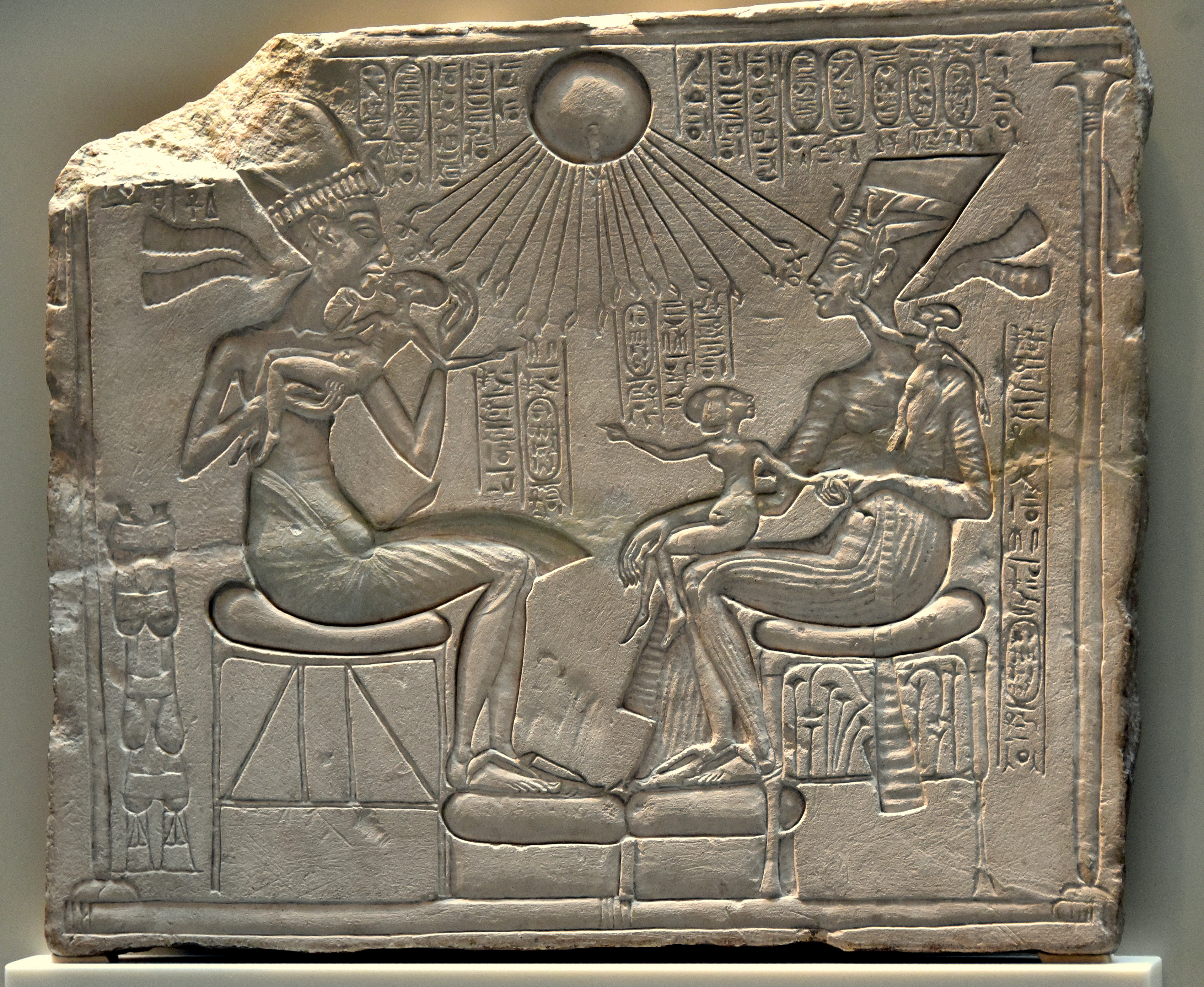 akhenaten nefertiti and their children