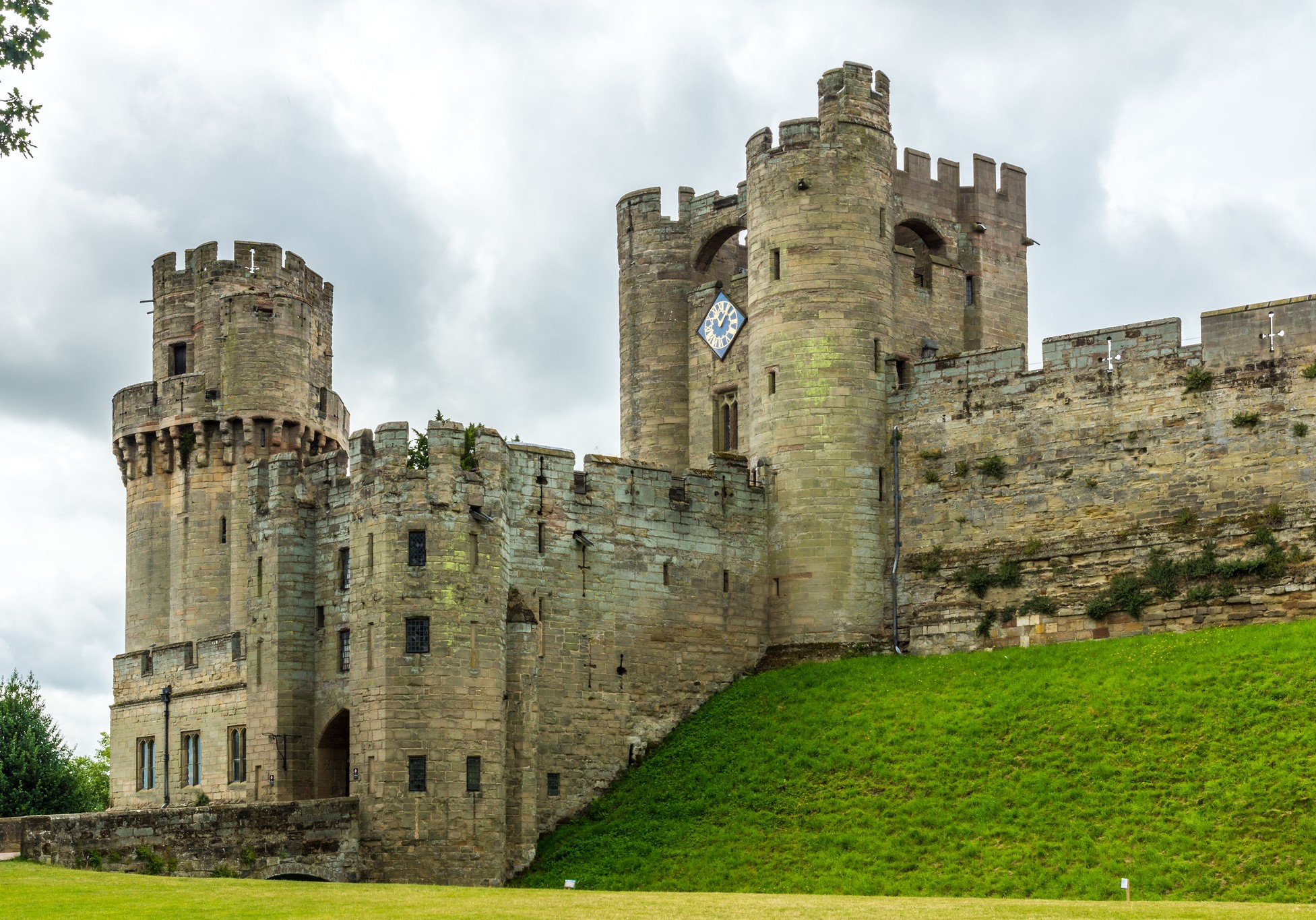 warwick castle logo