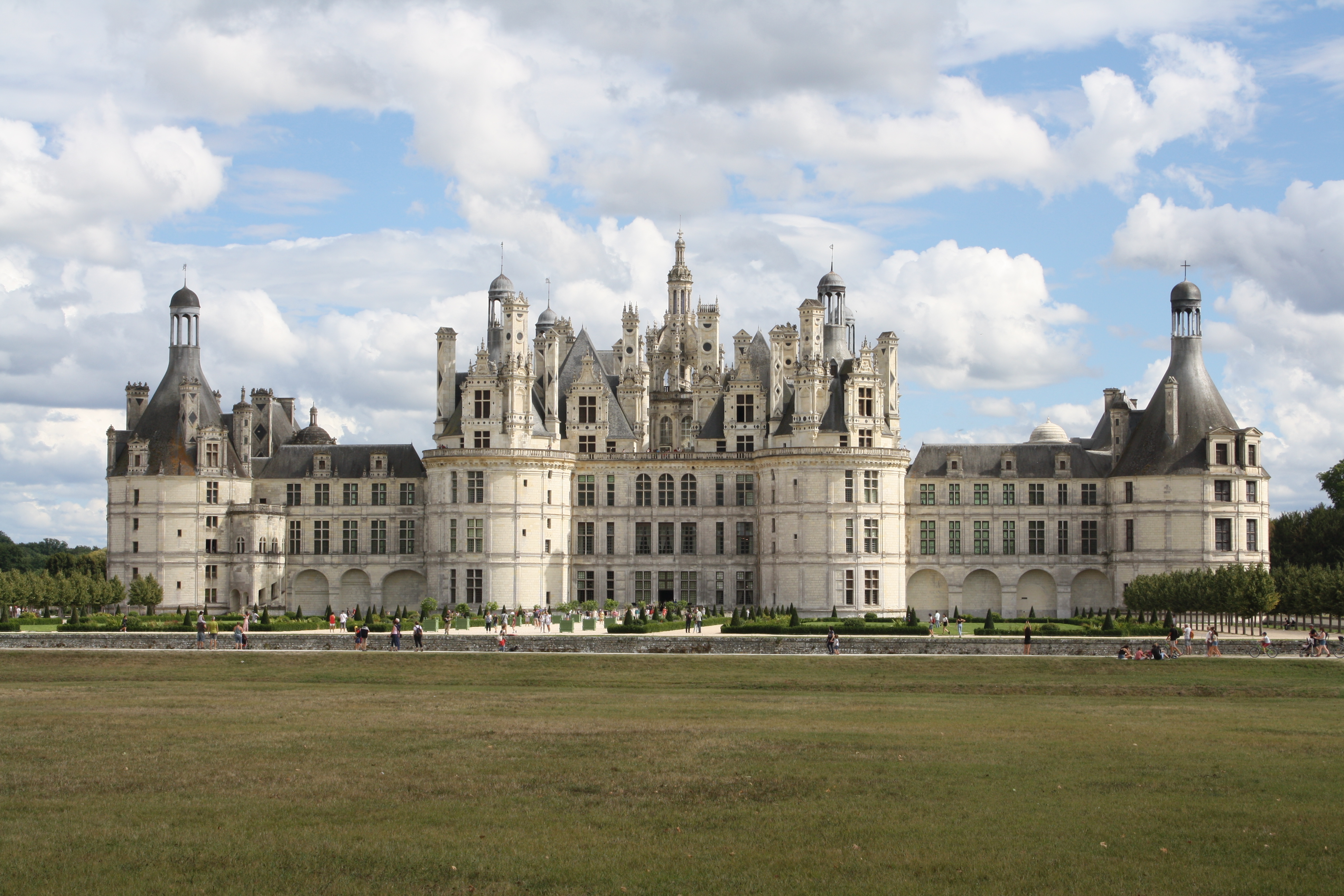 Chateau de Chambord, Front Facade (Illustration) - World History  Encyclopedia