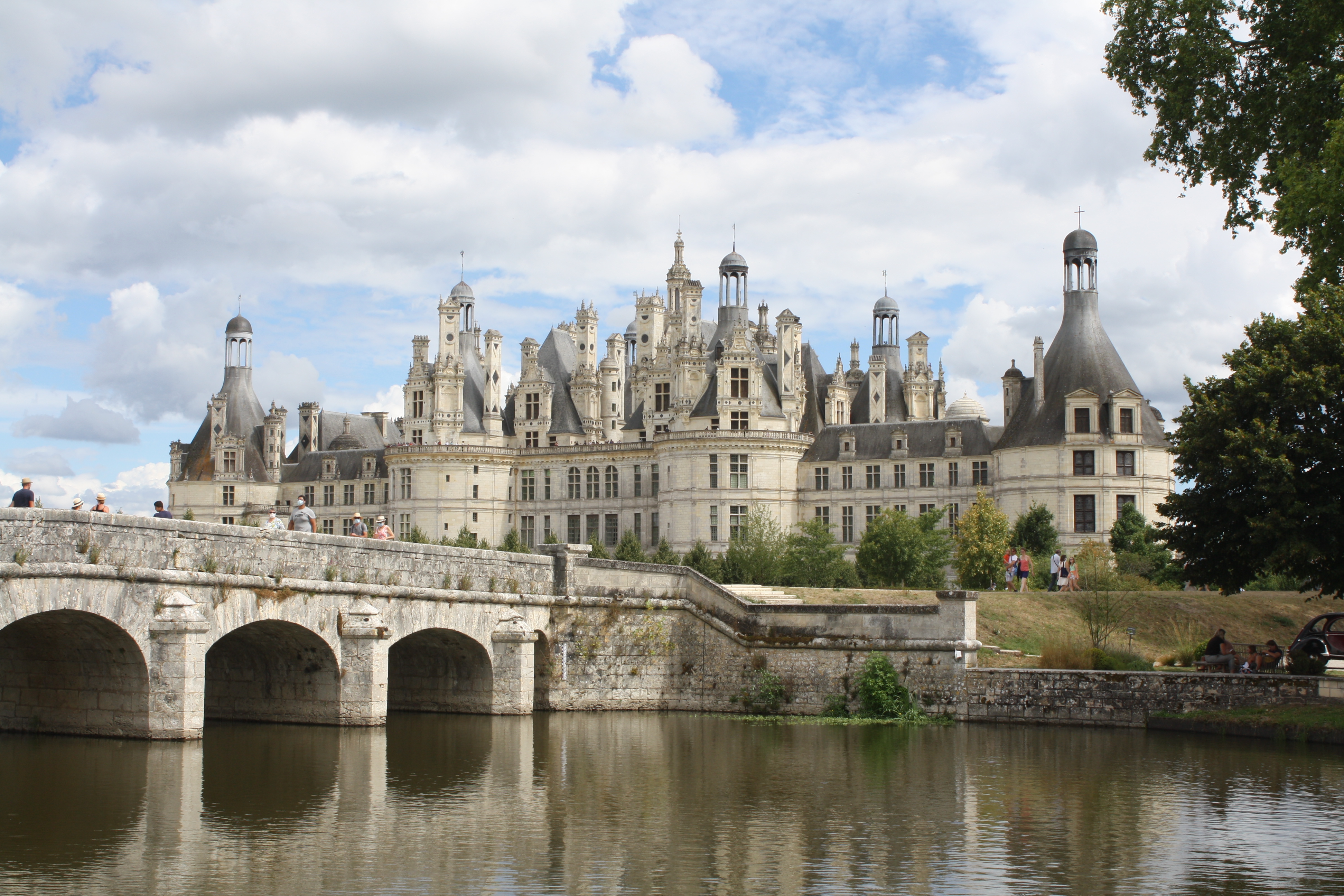 Chateau de Chambord & Cosson River (Illustration) - World History  Encyclopedia