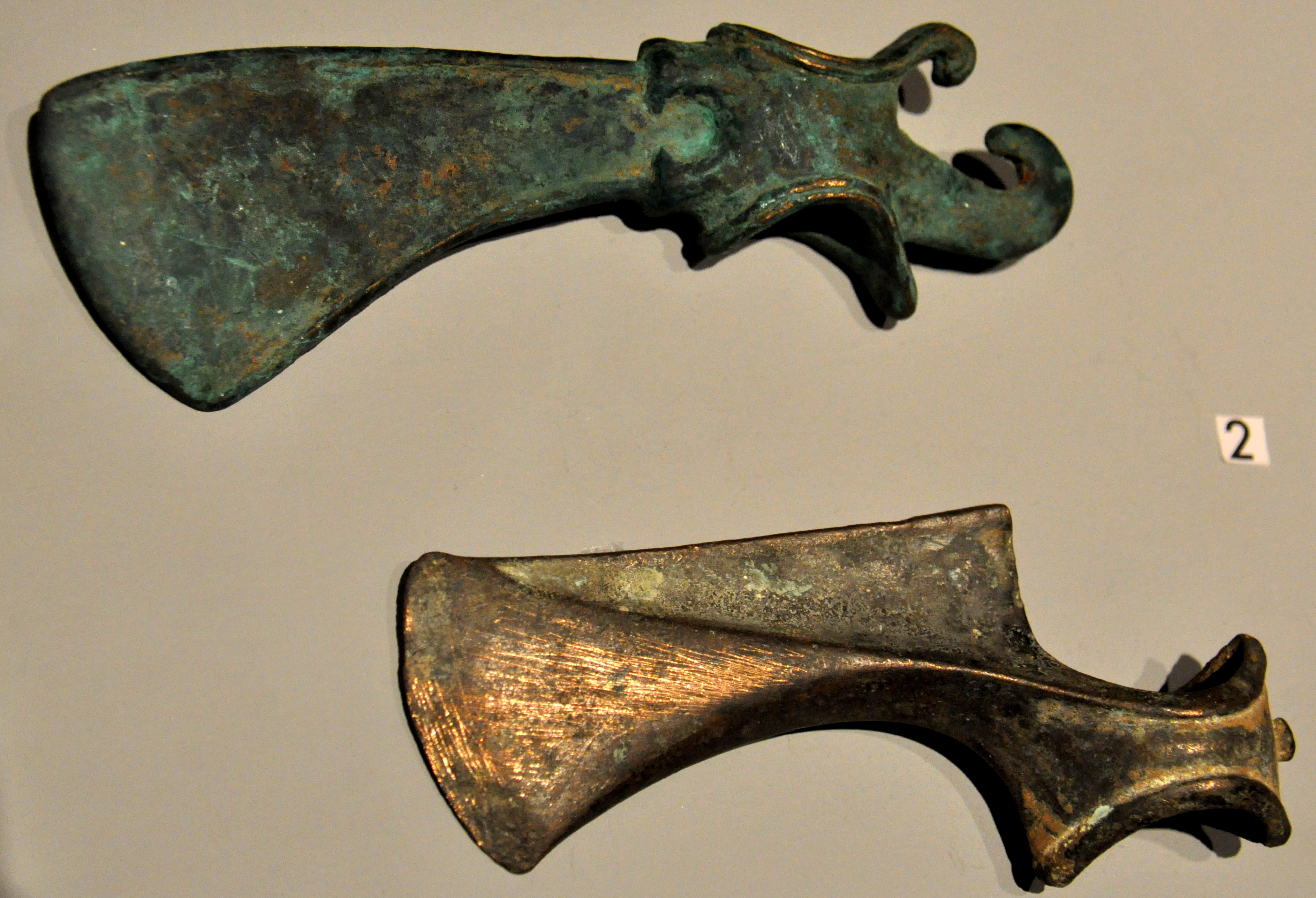 mesopotamian artifacts weapons