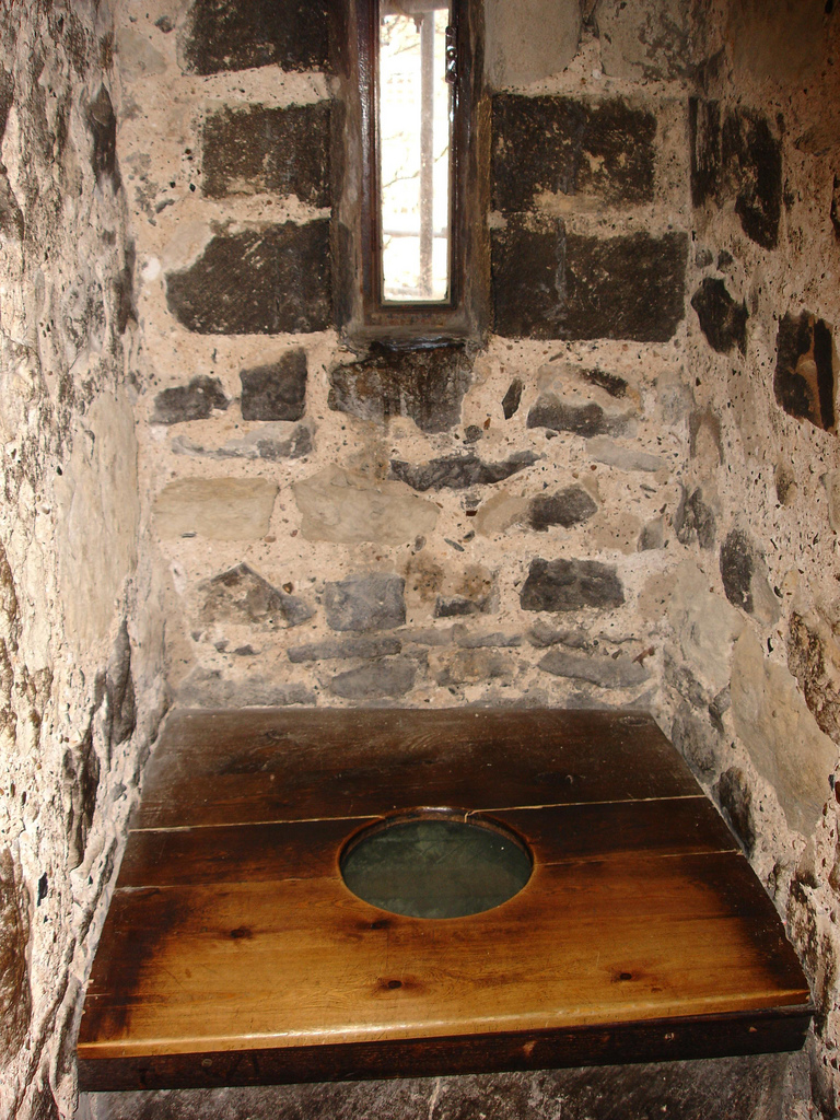 Toilet, Tower of London (Illustration) - World History Encyclopedia