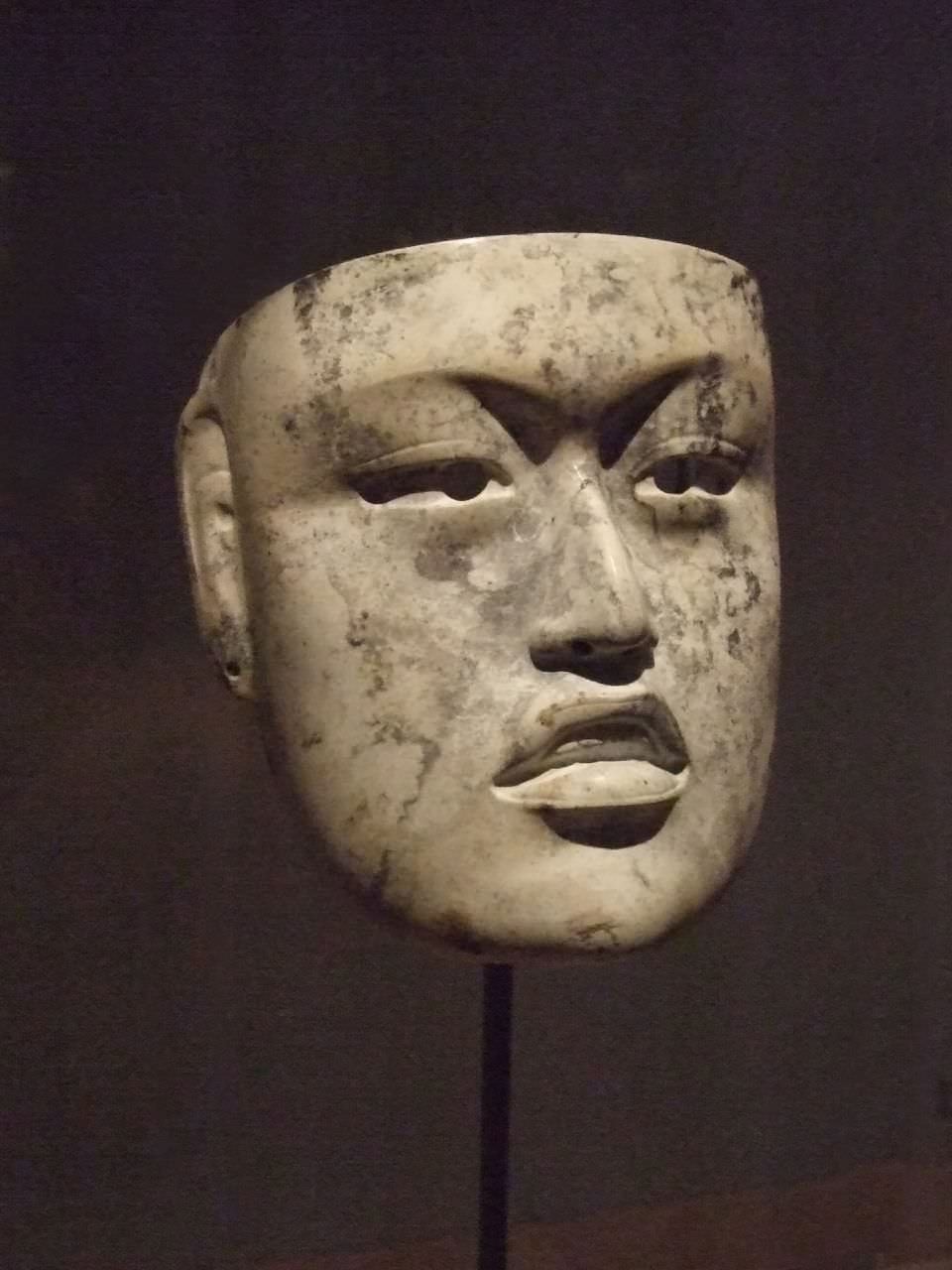 An Olmec jade mask from Mexico, 900-600 BCE, now on display at the Miho  Museum in Shiga Prefecture, Japan [1200x1200] : r/ArtefactPorn