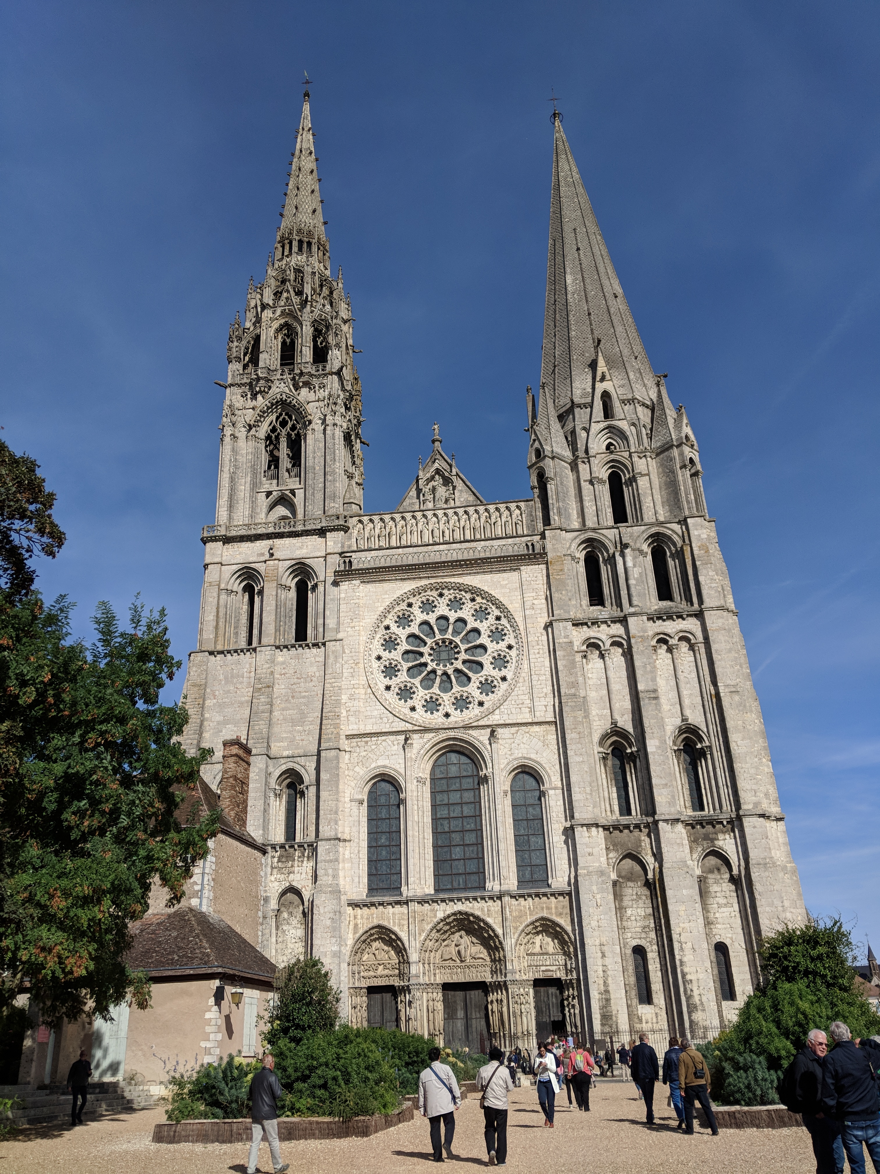 Background information about Chartres Cathedral