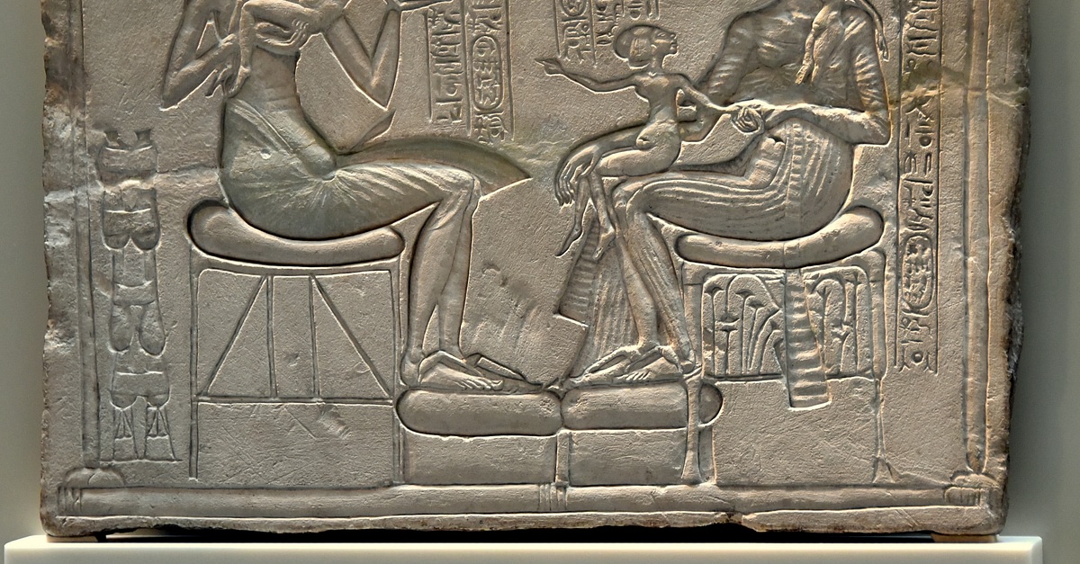 Akhenaten, Nefertiti, & Their Three Daughters ...