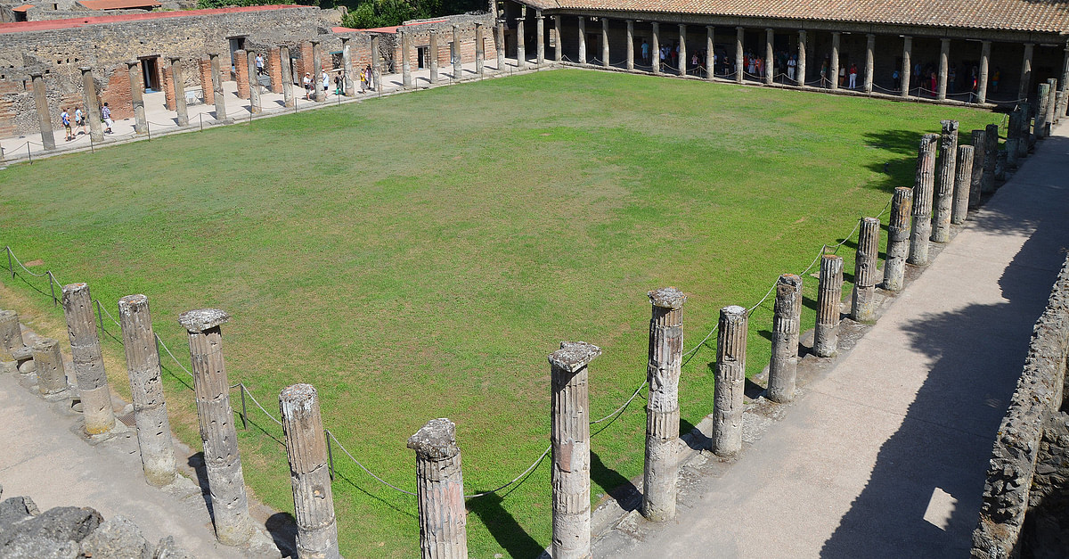 The Gladiators Barracks in Pompeii (Illustration) - World History ...