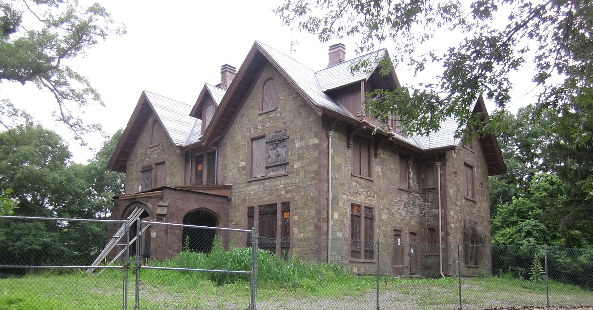 Ruins of the Hoyt House, 