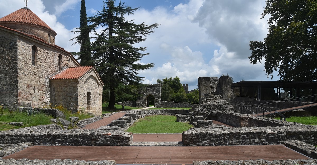 Byzantine Fortress of Archaeopolis (Nokalakevi), Georgia (Illustration) -  World History Encyclopedia