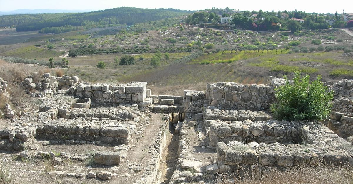 Six-Chambered Gate at Tel Gezer (Illustration) - World History Encyclopedia