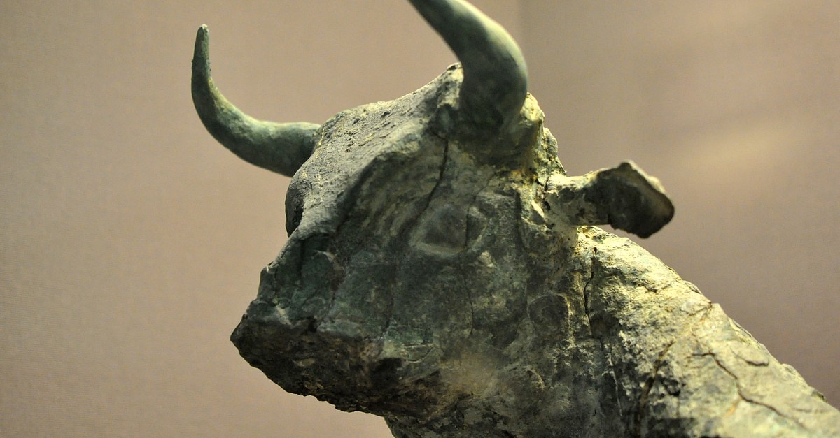 Bull's head from the Temple of Ninhursag (Illustration) - World History ...