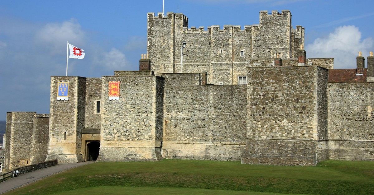 15 Defining Parts of a Castle - History Lists