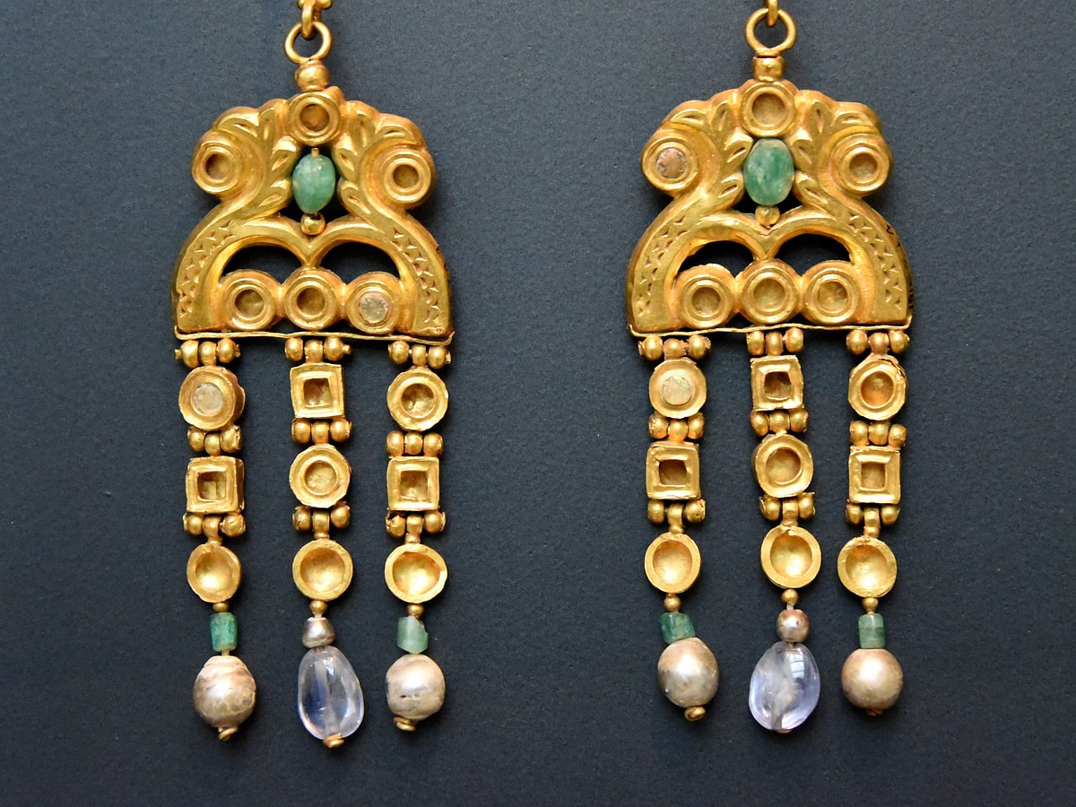 Byzantine Gold Earrings from Egypt (Illustration) - World History