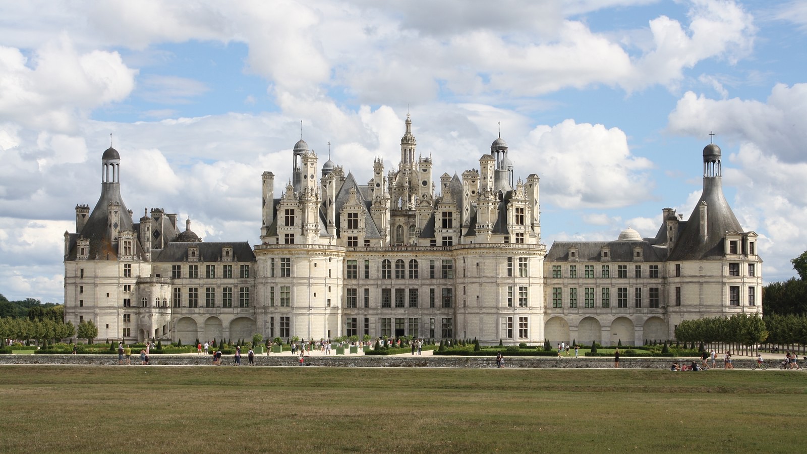 Visiting Chateau de Chambord in the Loire Valley, France