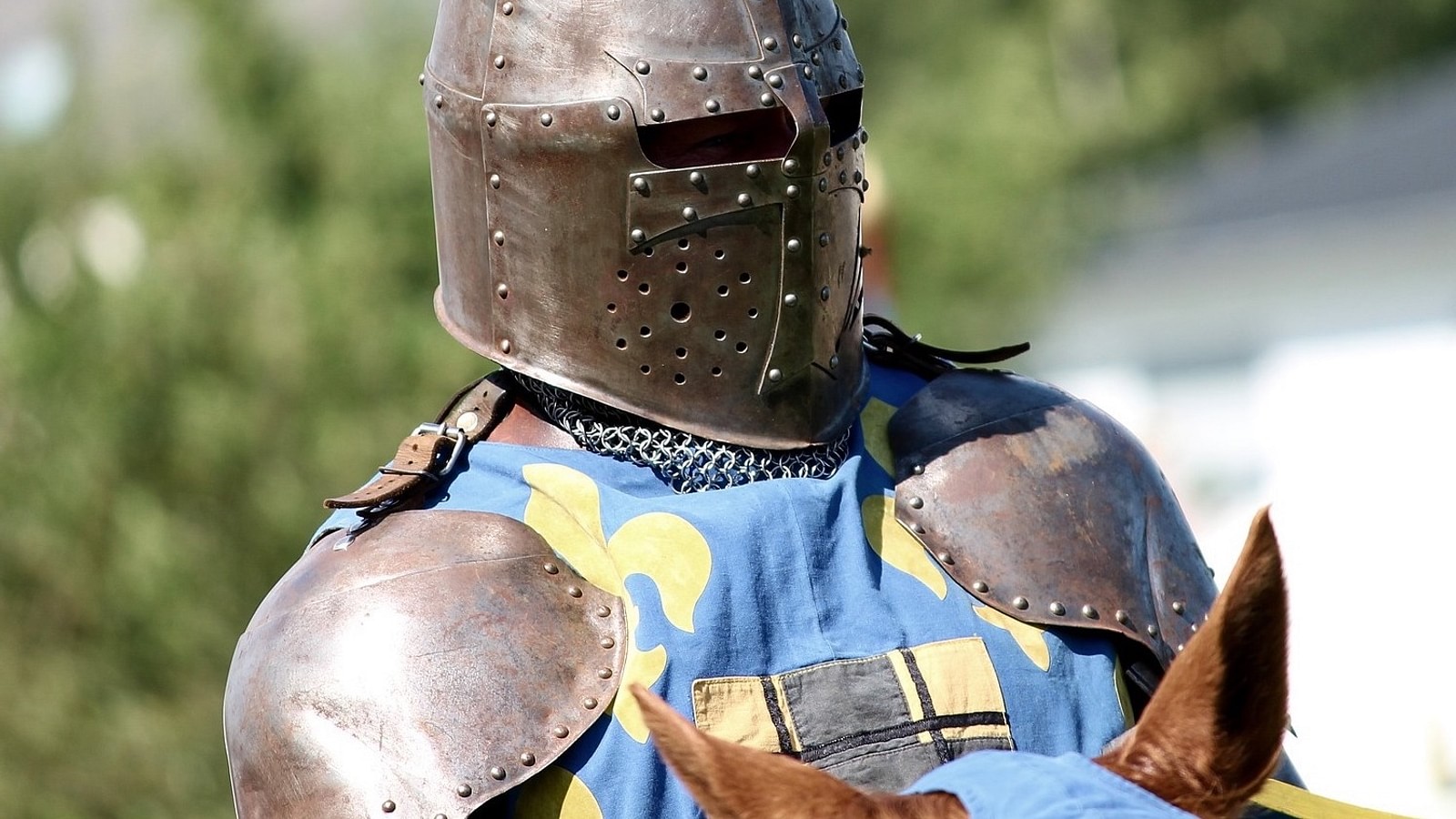 The Armour of an English Medieval Knight - World History Encyclopedia