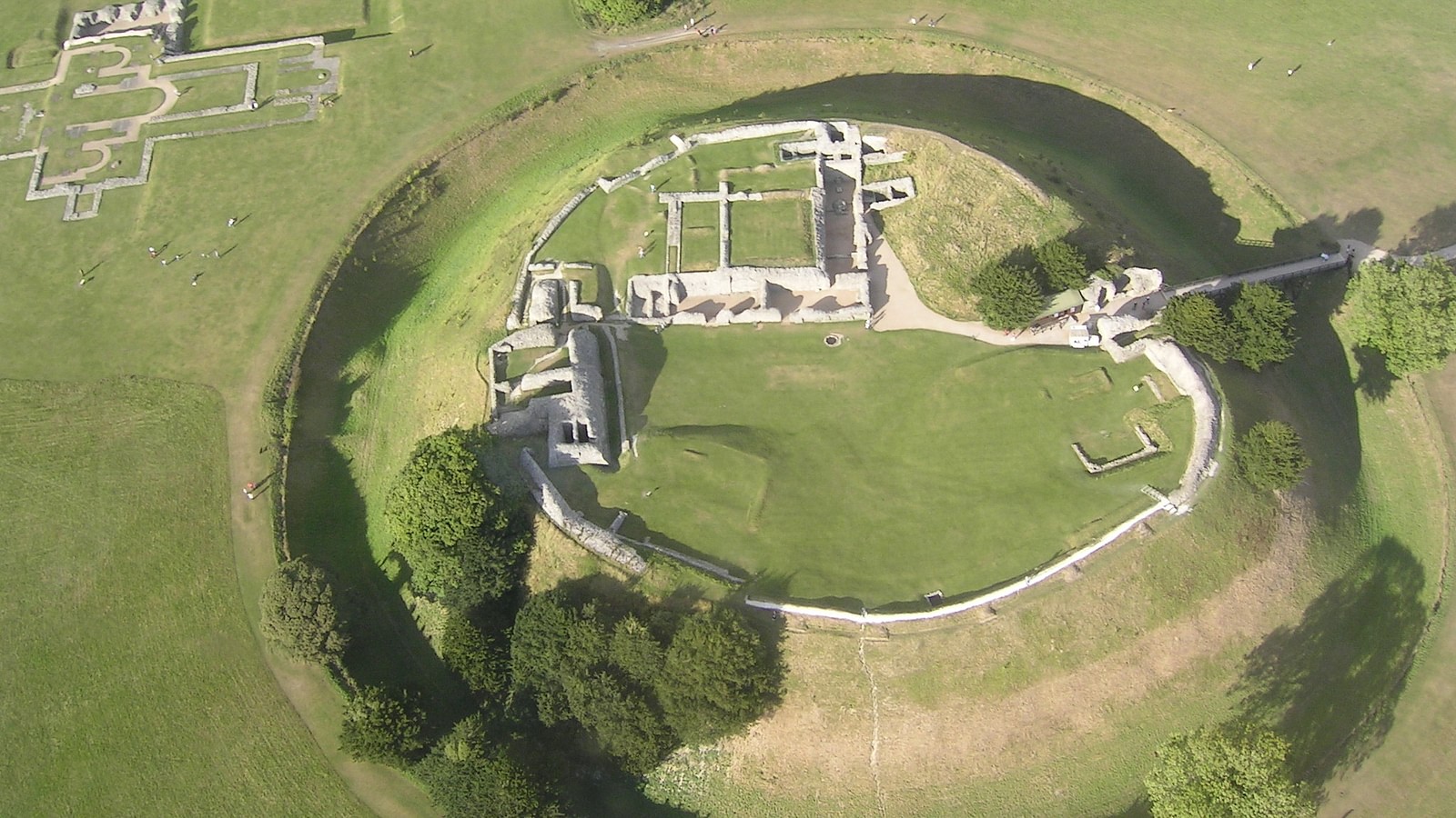 Hundreds of Viking enthusiast battle at the site of historical fort