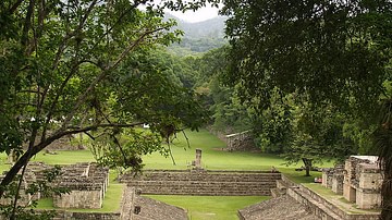 Jogo de bola mesoamericano – Wikipédia, a enciclopédia livre