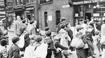 Children Being Evacuated from London