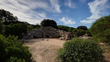 Giants' Grave of Is Concias