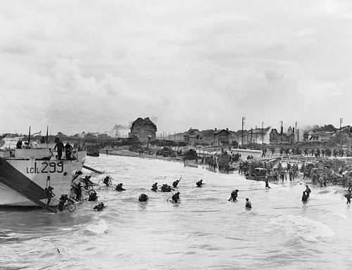 Attacking Juno Beach (by Imperial War Museums, CC BY-NC-SA)