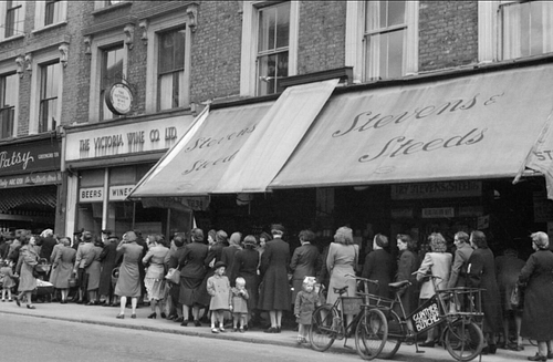 Shopping Queues in WWII London