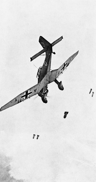 Stuka Releasing its Bombload