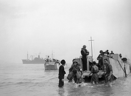 Torch - The North Africa Landings (by F.A.Hudson - Imperial War Museums, CC BY-NC-SA)