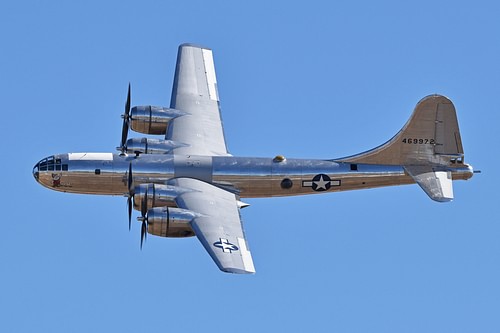 Boing B-29 Superfortress in Flight (by Alan Wilson, CC BY-SA)