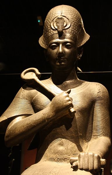 II. Ramses Oturan Heykeli, Thebes