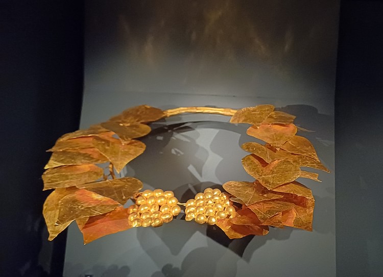 Gold Ivy Wreath from Nea Apollonia, Thessaloniki