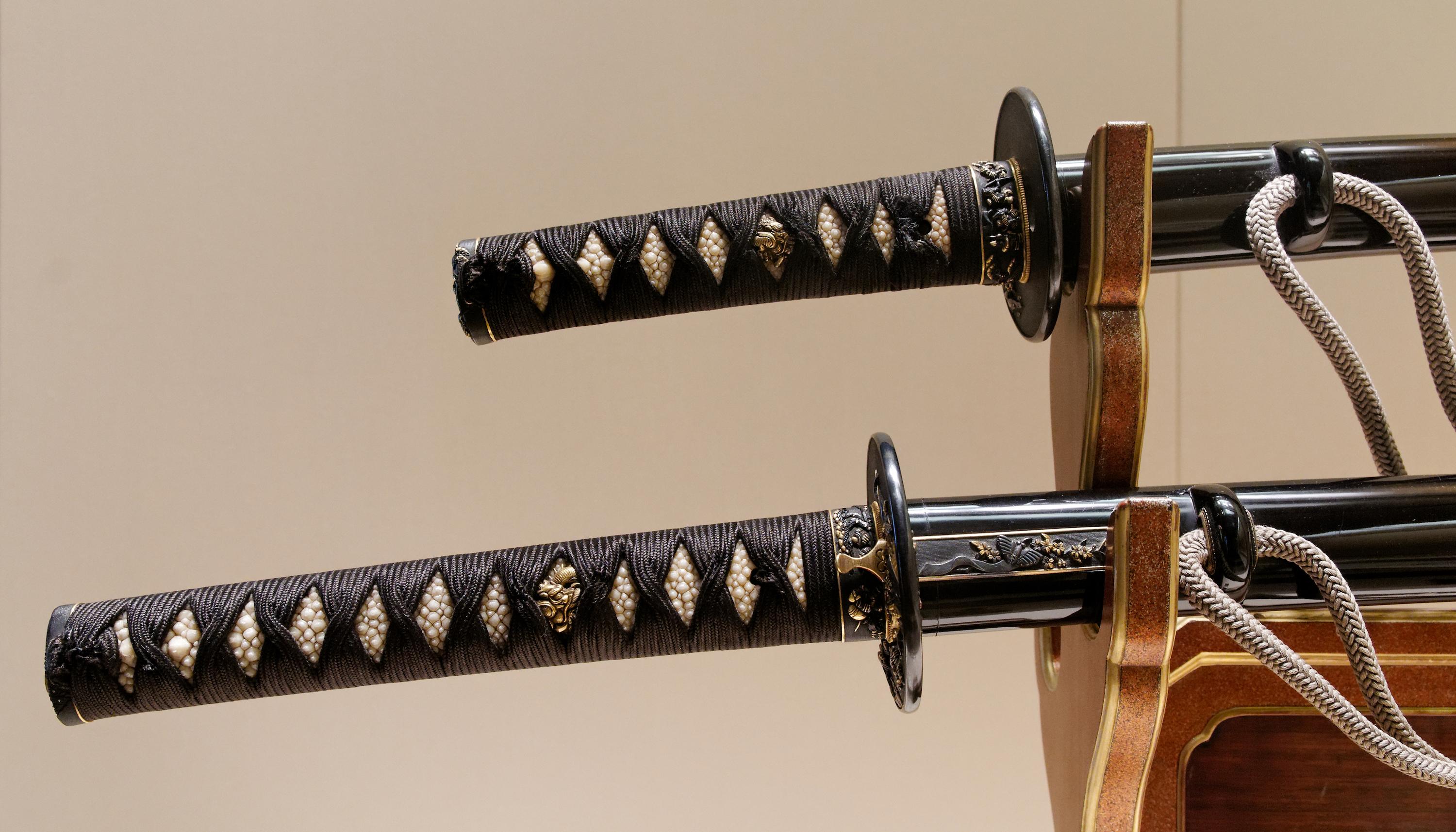 Japanese Katana Tokugawa Decorative Samurai Engraved Sword with Stand