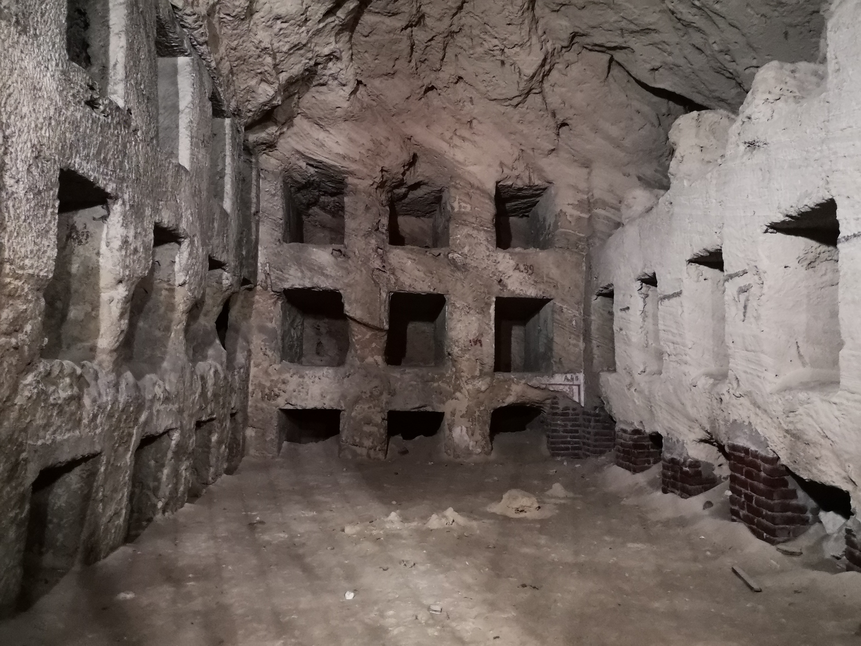 File:Catacombs Kom al Shugafa 5.jpg - Wikimedia Commons